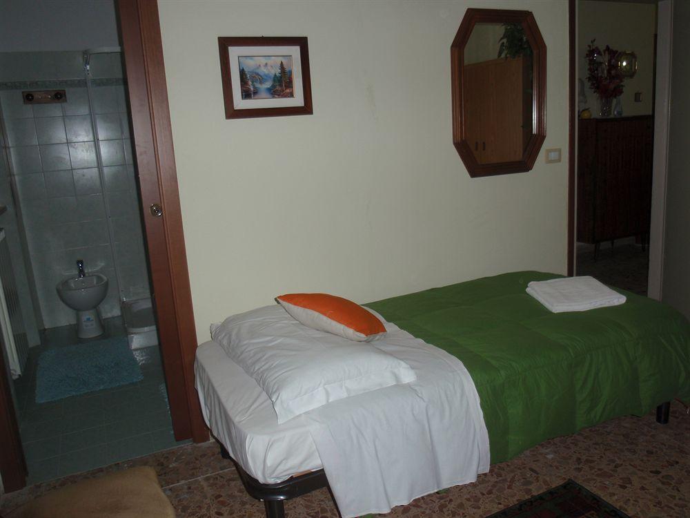 A Casa Doina Airport2 Bed & Breakfast Pisa Exterior foto